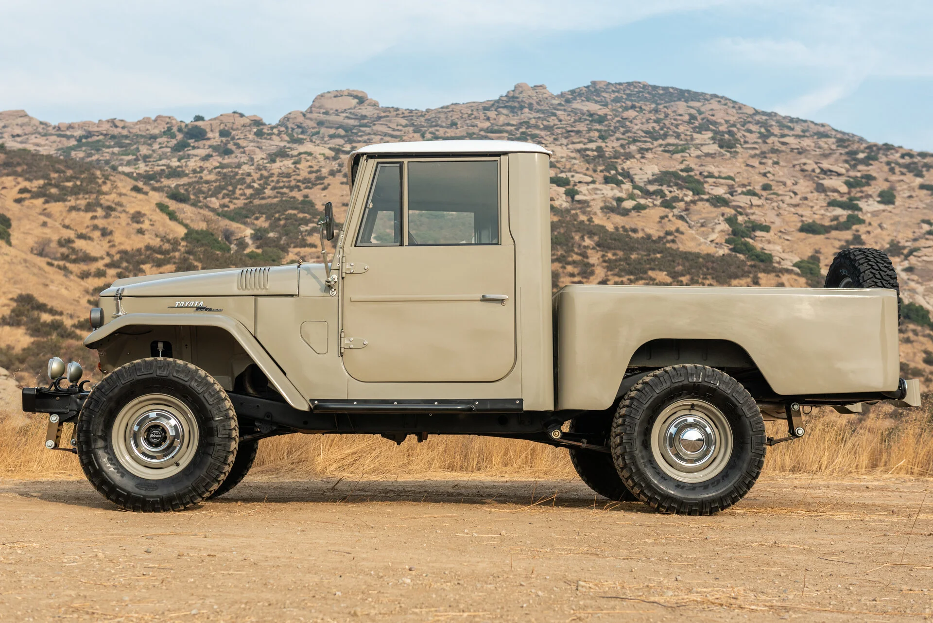 002-exterior-1964ToyotaFJ45-SWB-FixedCabPickup.webp