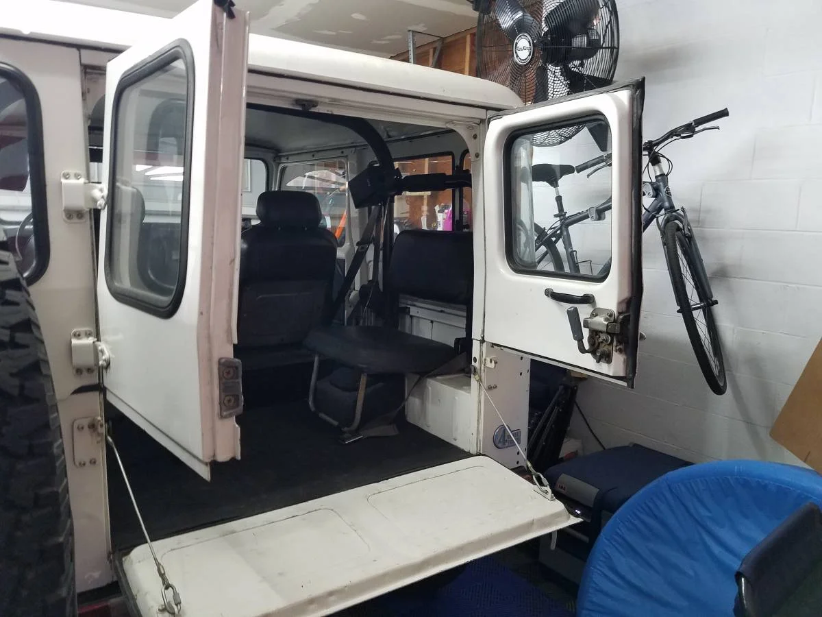1978 Toyota Fj40 Land Cruiser 4x4 - White Castro Valley - Modified Ambulance Doors - Rust Rear Sill