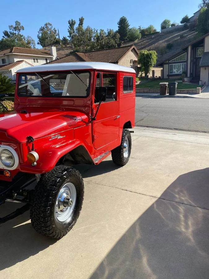 Toyota Land Cruiser fj40 - 1964 Red Roll Top Hard Top (Walnut Cali)