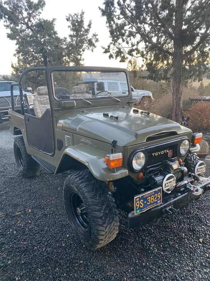 1977 Toyota FJ40 - Bend OR - Green, 2F,  maybe a hard top?