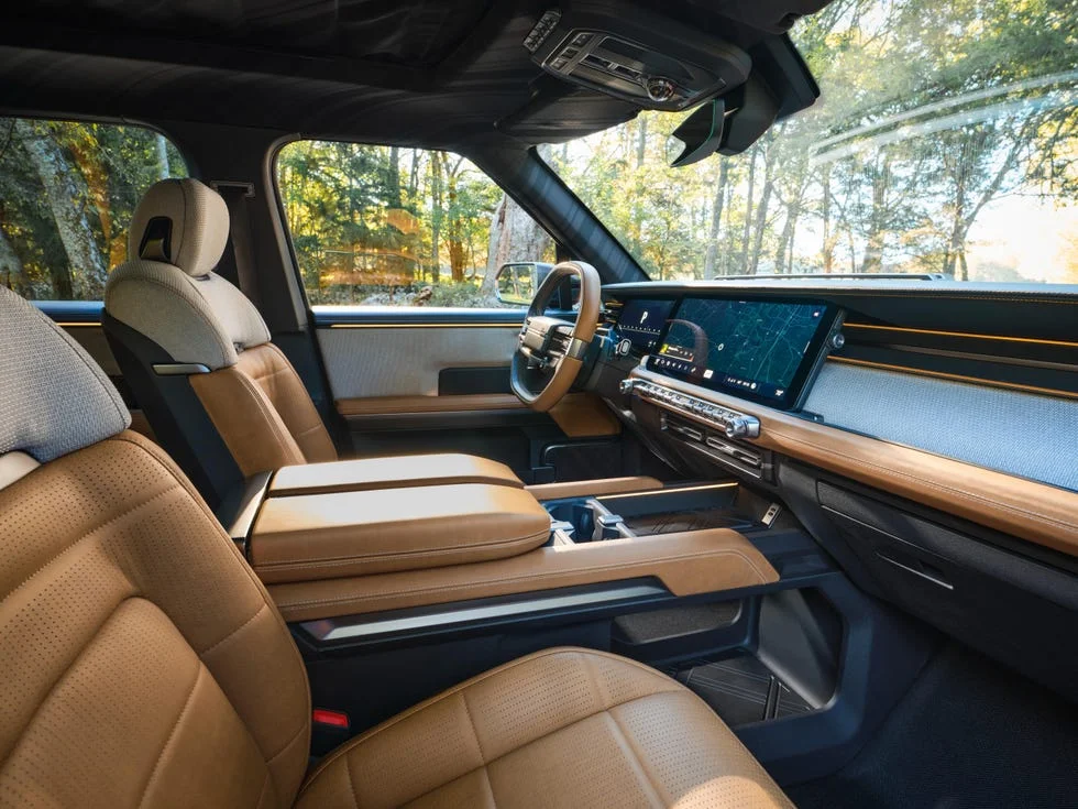 01-d2-traveler-interior-3050-671ae10abc4dc.webp