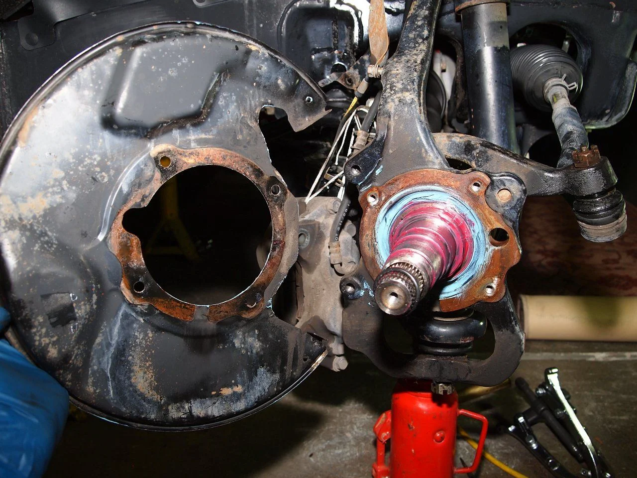 01 LX470 PS Knuckle Axle bearings & bushing 4-6-16 038.webp