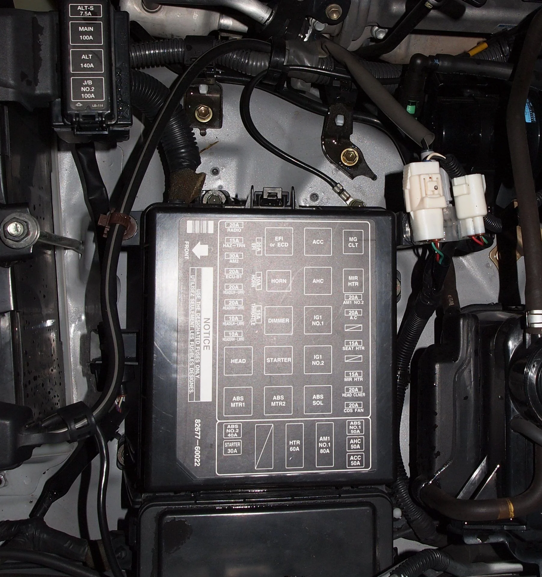 01LC fuse box main lid.webp