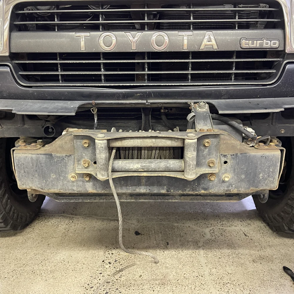 04-Winch--bumper-removed.webp