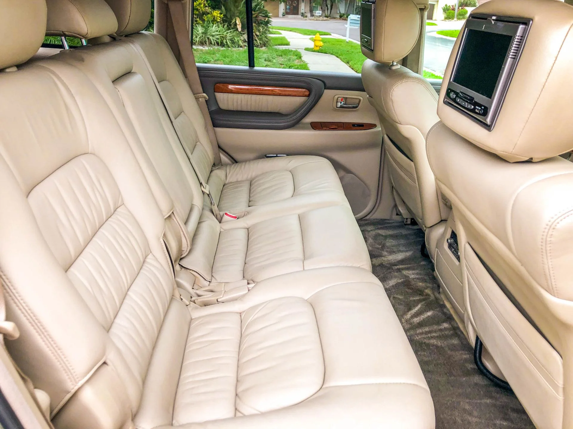 06-lx470-9.jpg