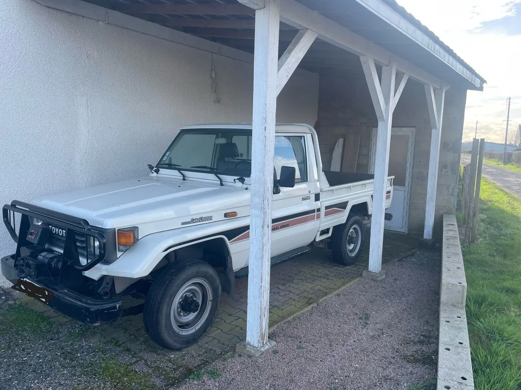 France:  1990 PZJ75 Pickup