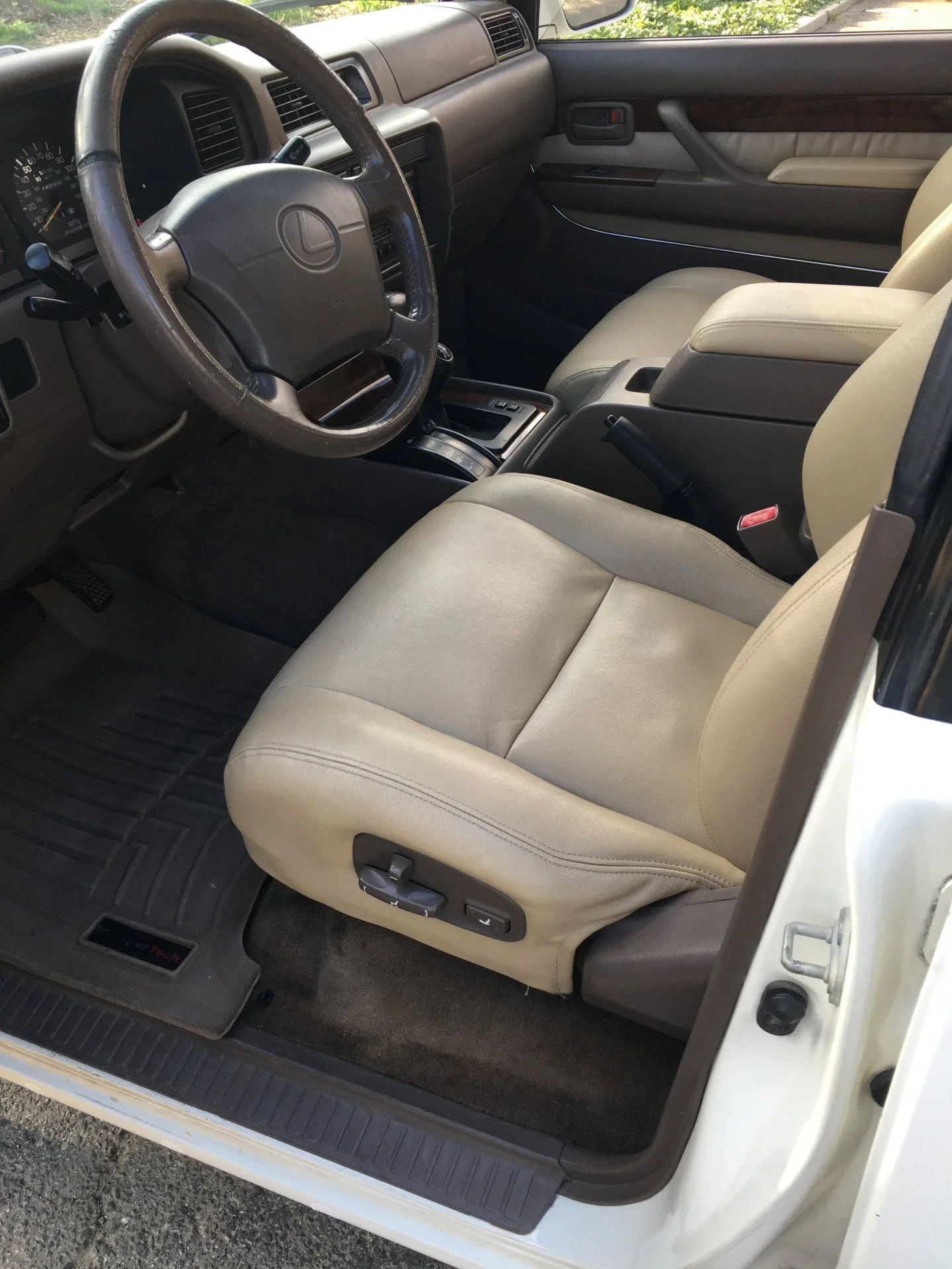 10 Interior Driver Seat 1.JPG