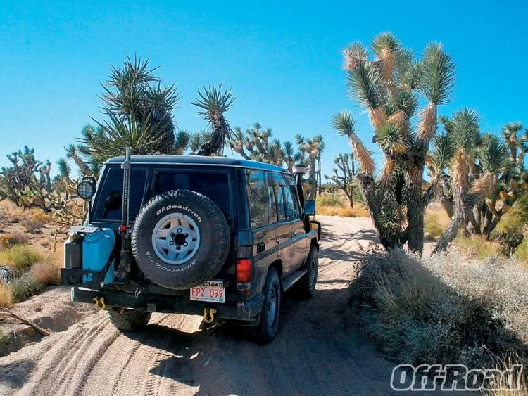 1008or_04_+1991_toyota_land_cruiser+rear_view.webp