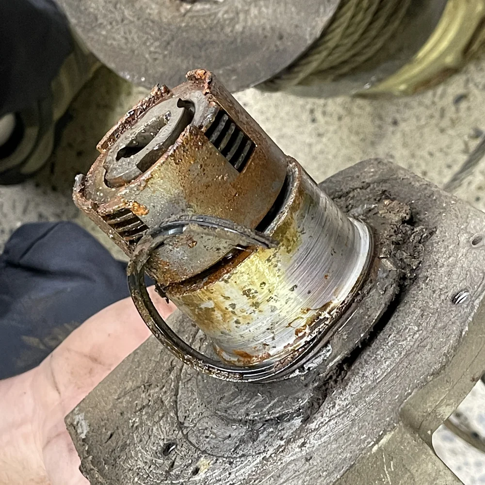 14-Winch-Clutch-and-Ruined-Seal.webp