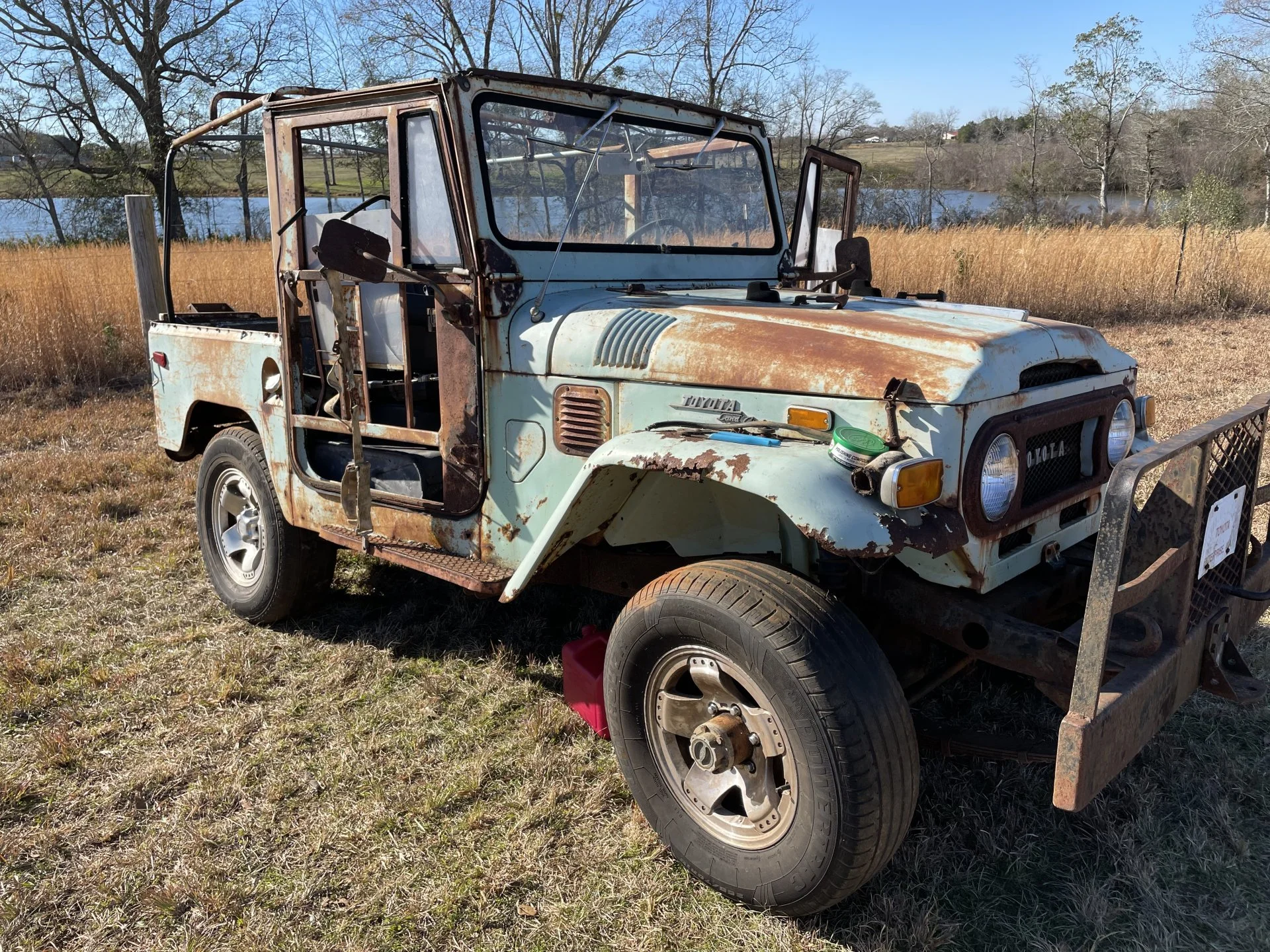 Alabama. Two FJ40’s
