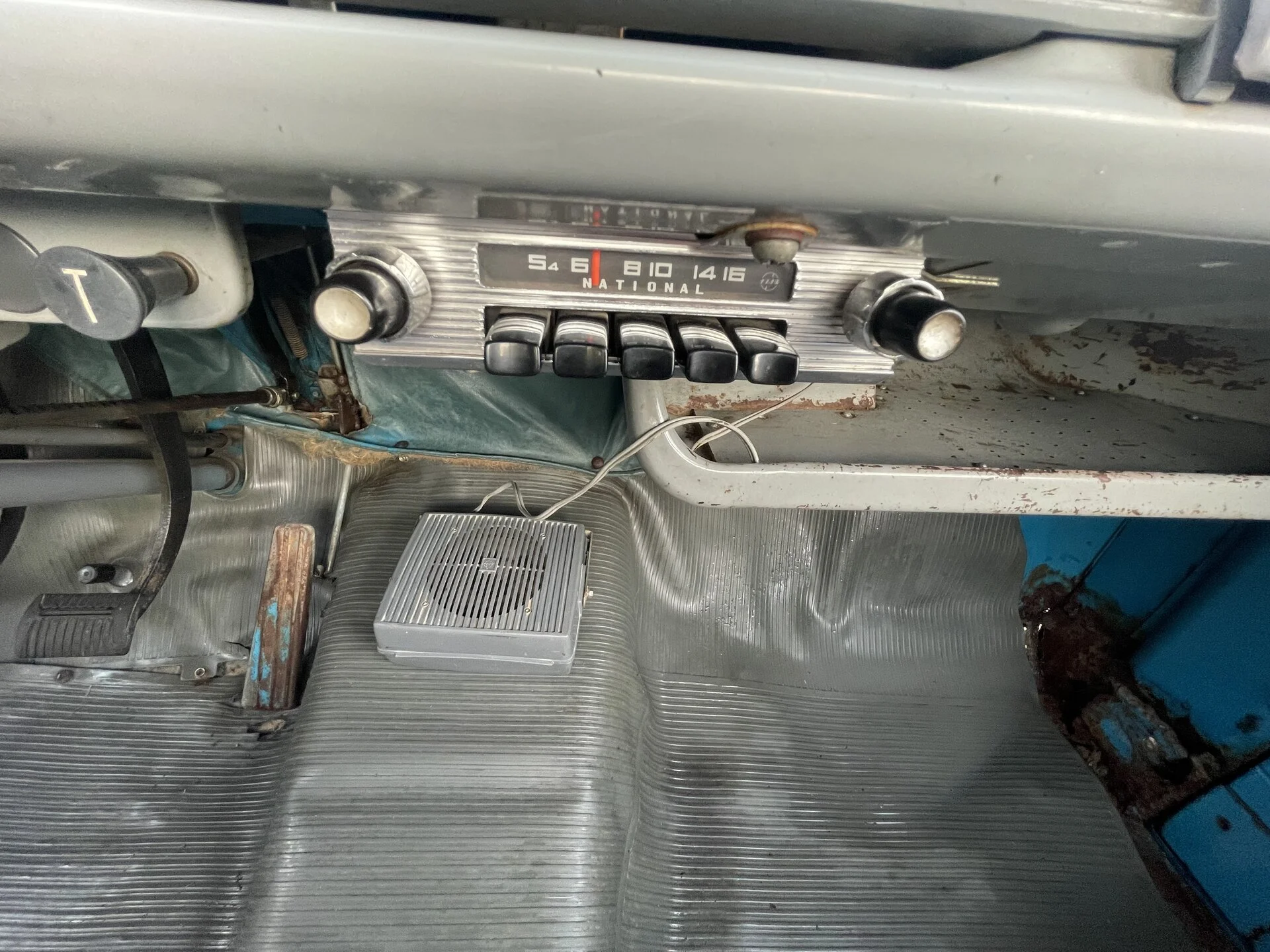 15 Toyota LS radio i głośnik Toyota.webp
