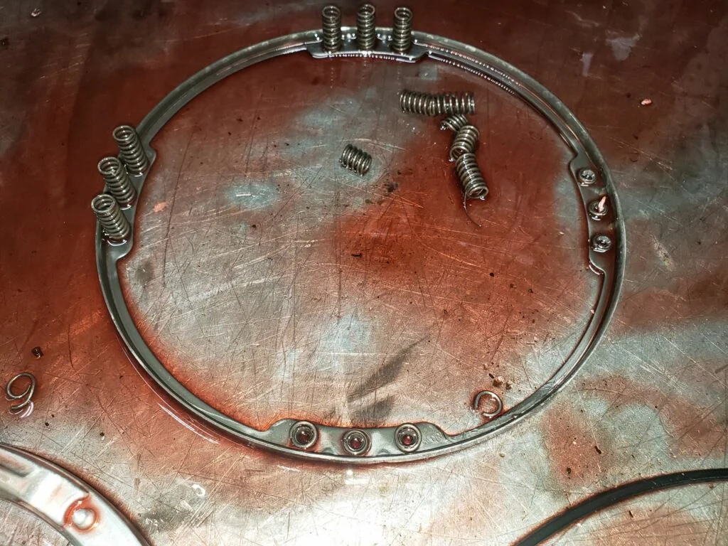 1957527