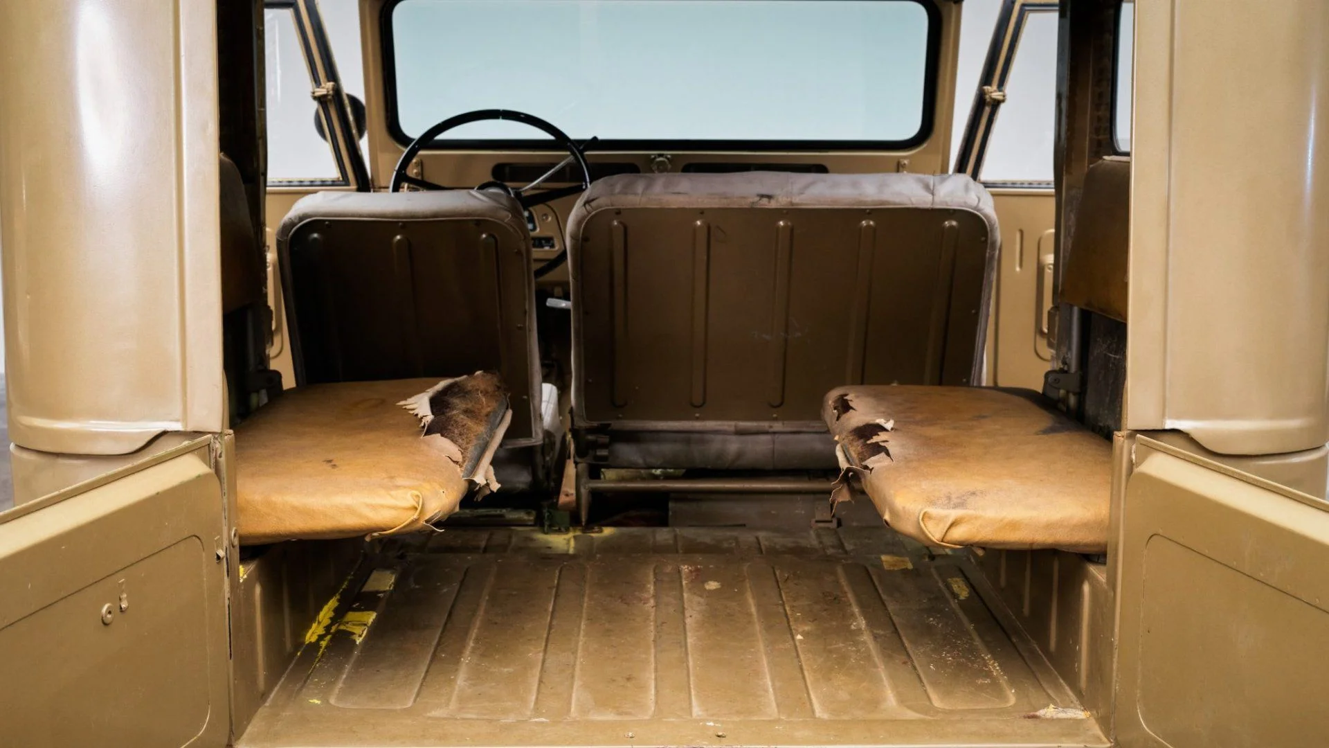 1614032119e3f57bfc5Tin-Top-Toyota-LC-A-GC.com-106-scaled.webp