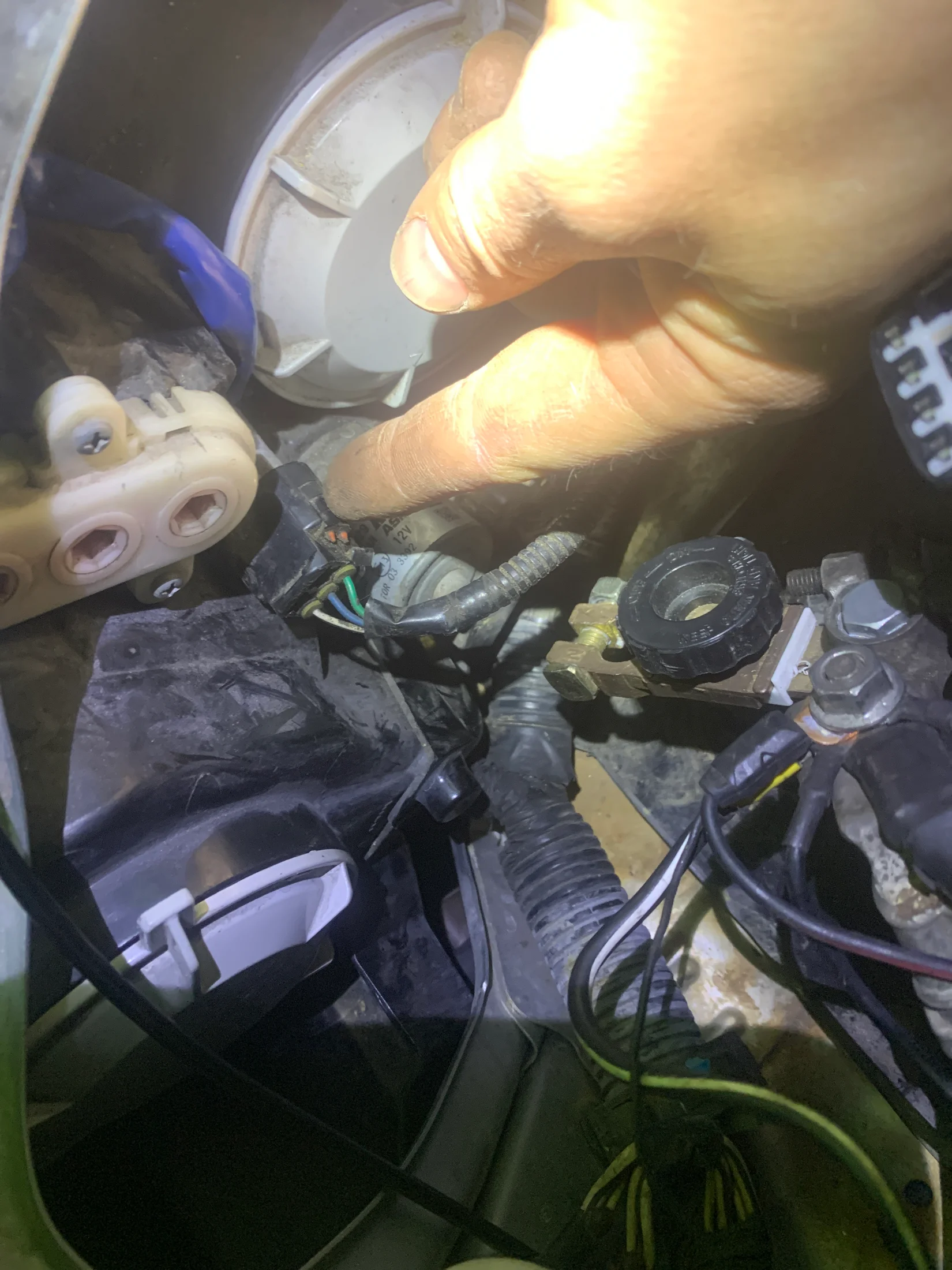 Lx570 headlight issue March 2025.jpeg