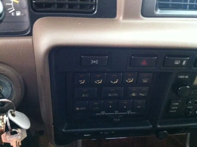 18.1 - Center Diff Lock Switch.webp