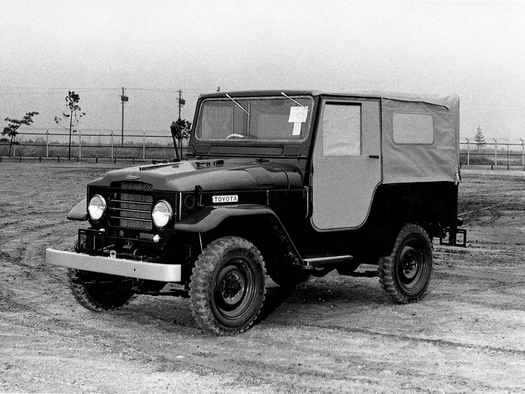 1955_Toyota_Land_Cruiser_Canvas_Top_(_FJ25_)_001_0145.webp