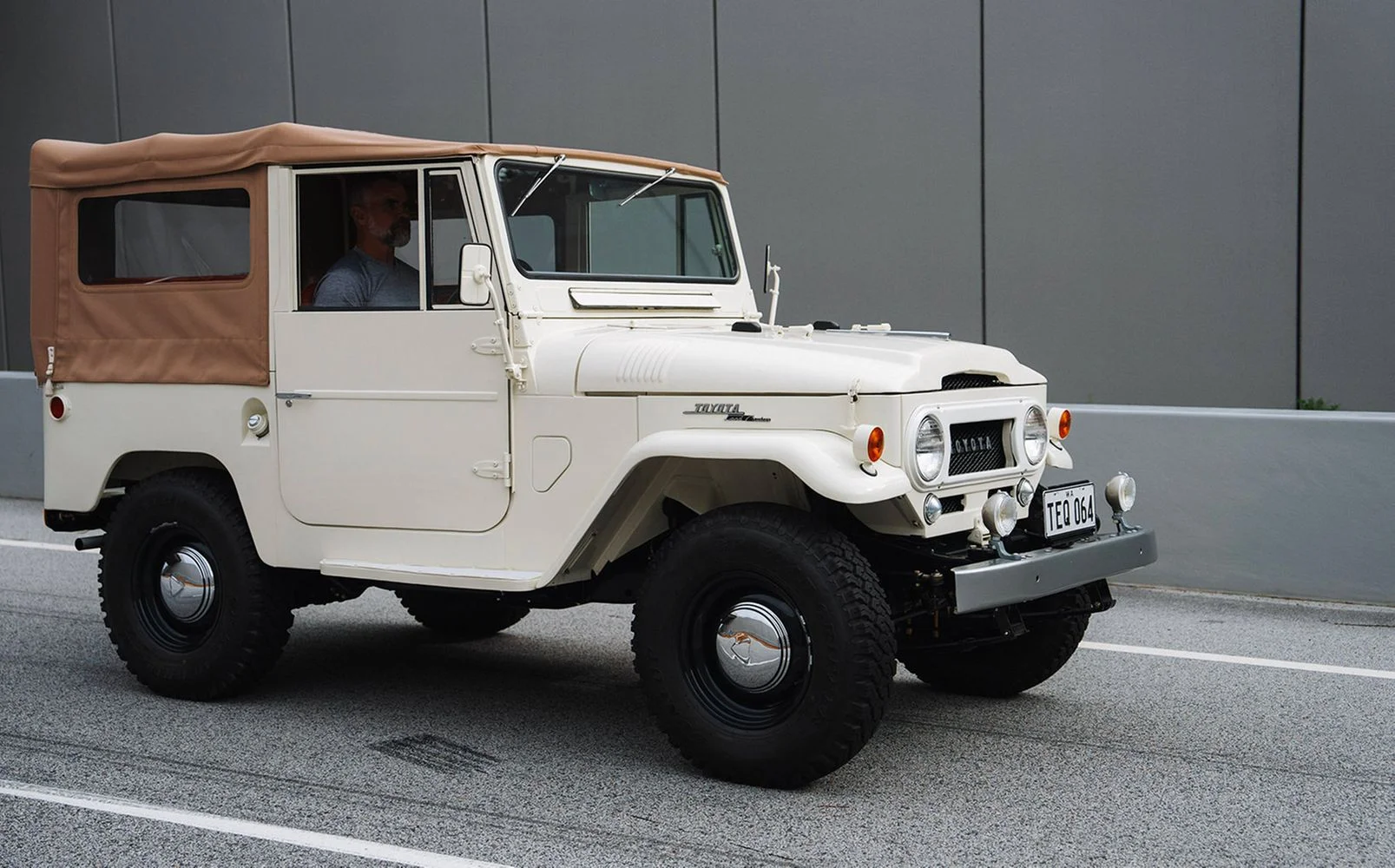 1964 FJ40 Softtop.webp