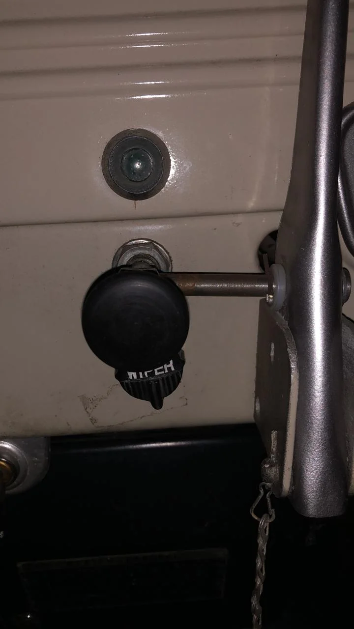 1965_FJ40_Front_Drive_Knob_Custom_6mm.webp