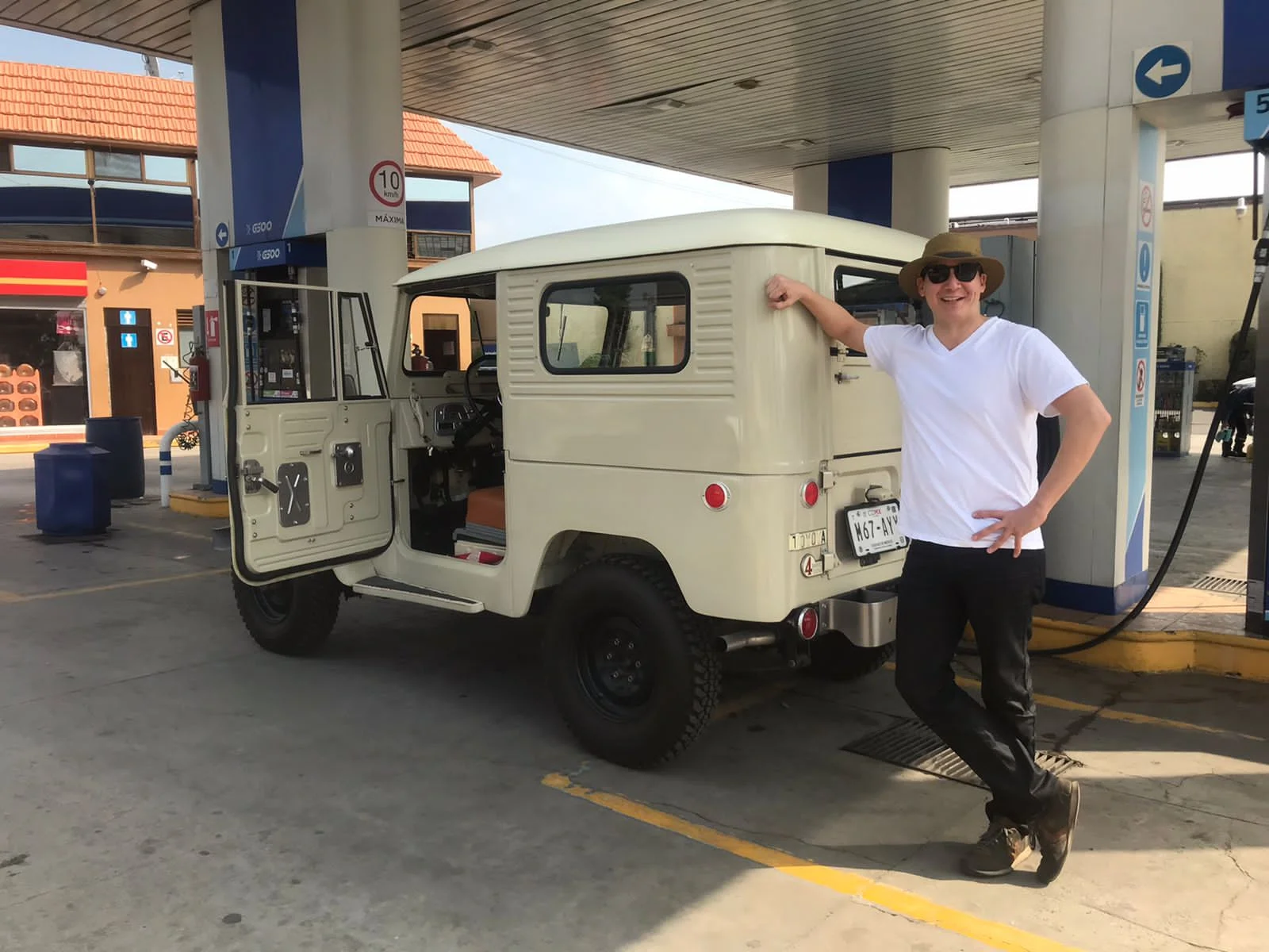 1965_FJ40_FuelPumping_Happy.jpg