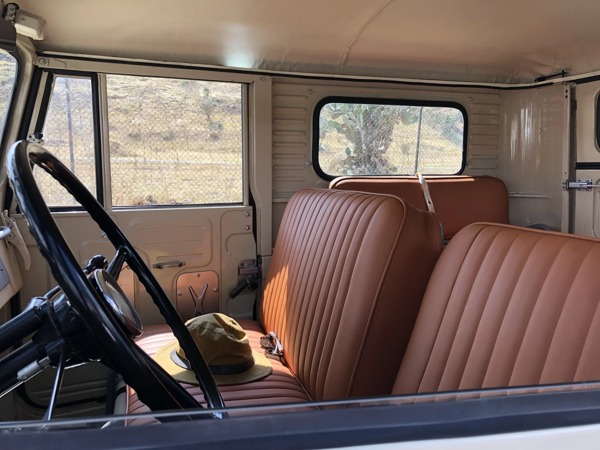 1965_FJ40_Interior_Seats_Coral.JPEG