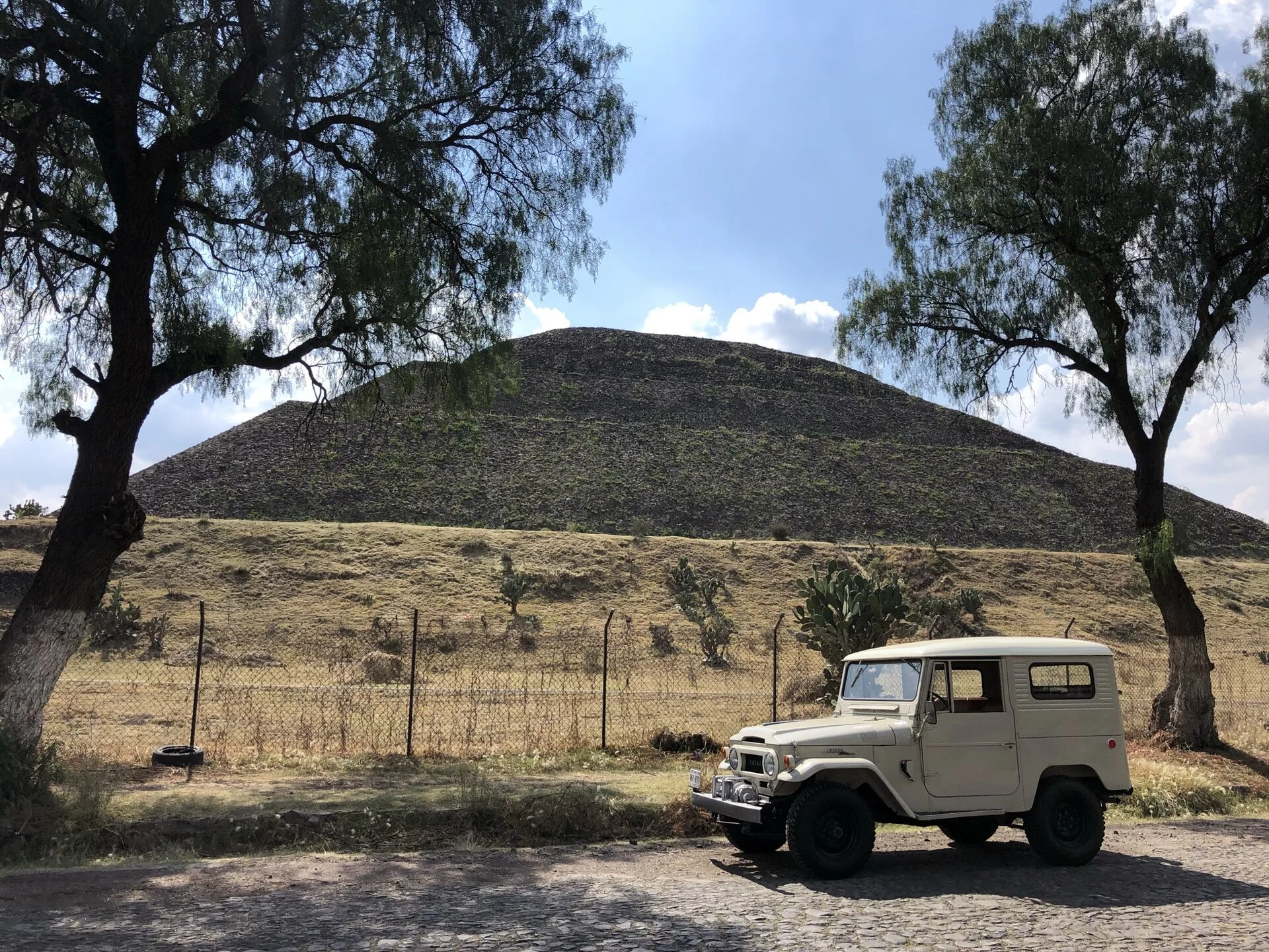 1965_FJ40_Moon_Pyramid.JPEG
