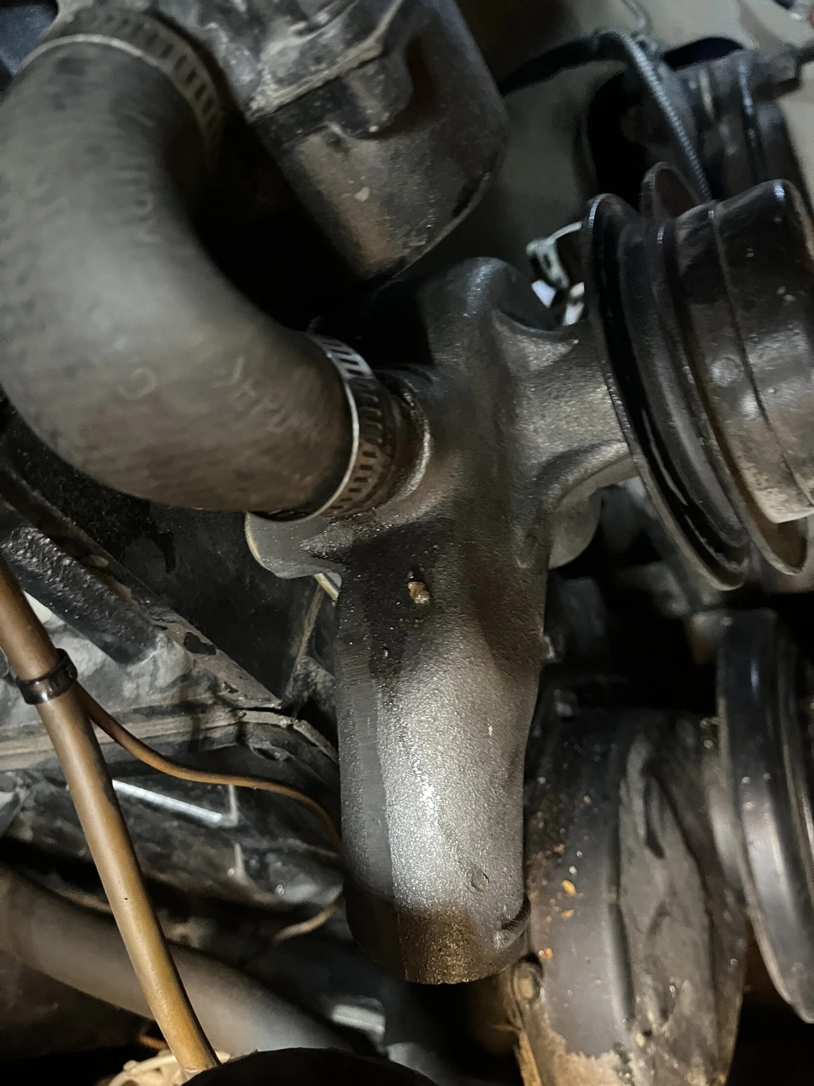 1965_FJ40_Repair_Water_pump5.webp