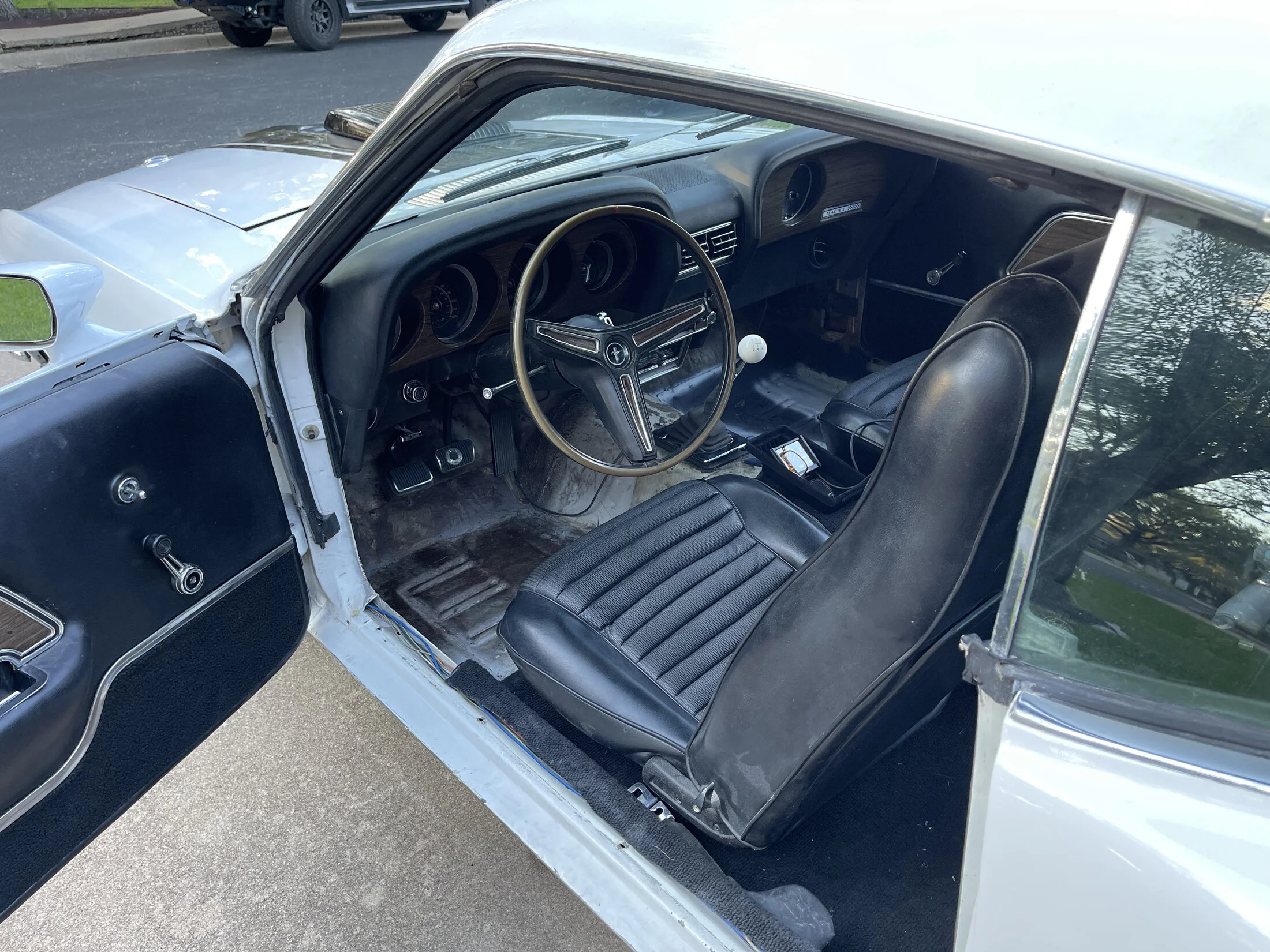 1970 Mach one - inside.jpg