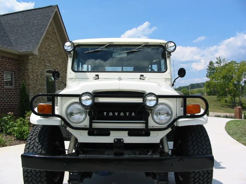 1973 FJ 40 White Cruiser 004.webp