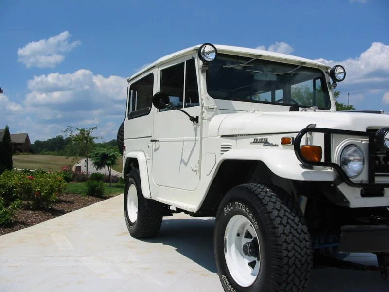 1973 FJ 40 White Cruiser 005.webp