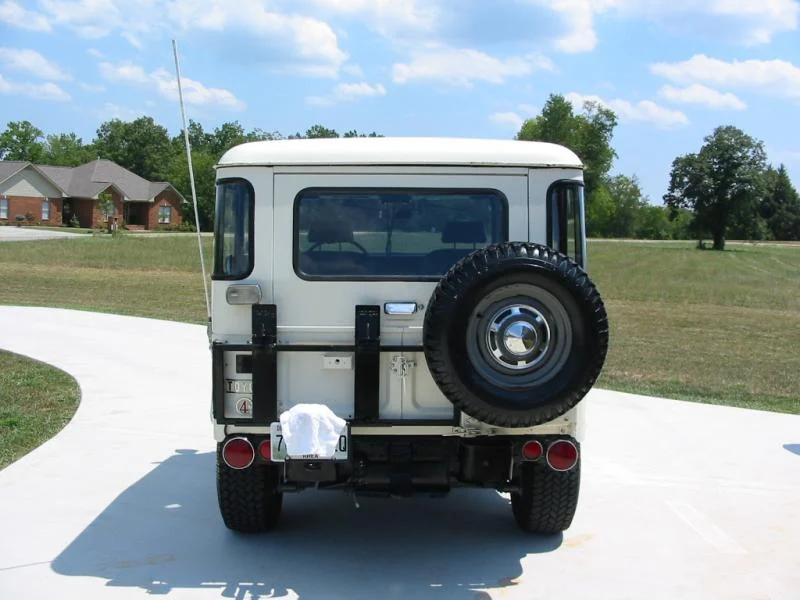 1973 FJ 40 White Cruiser 008.webp