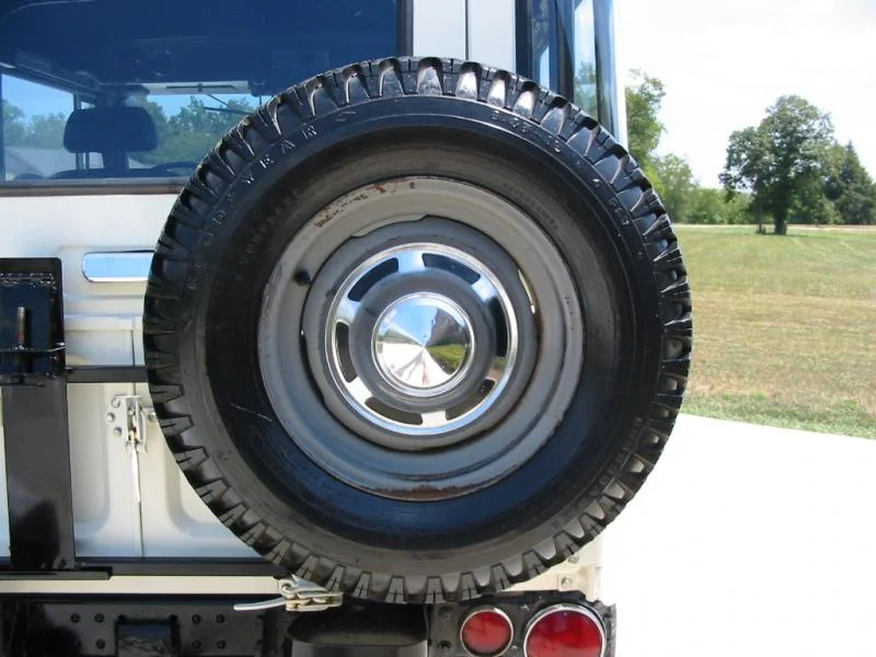 1973 FJ 40 White Cruiser 010.webp