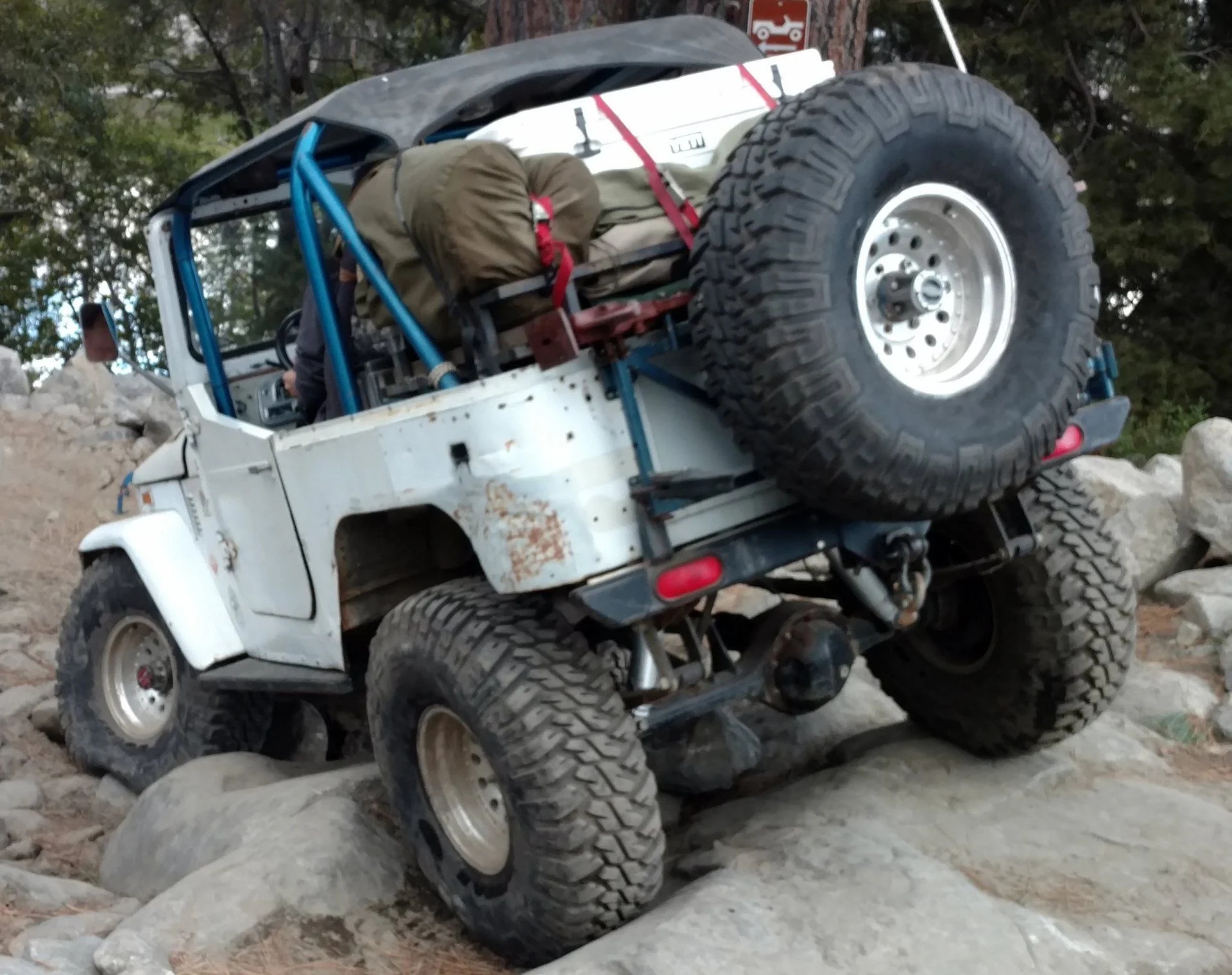 1973_fj40_d.webp