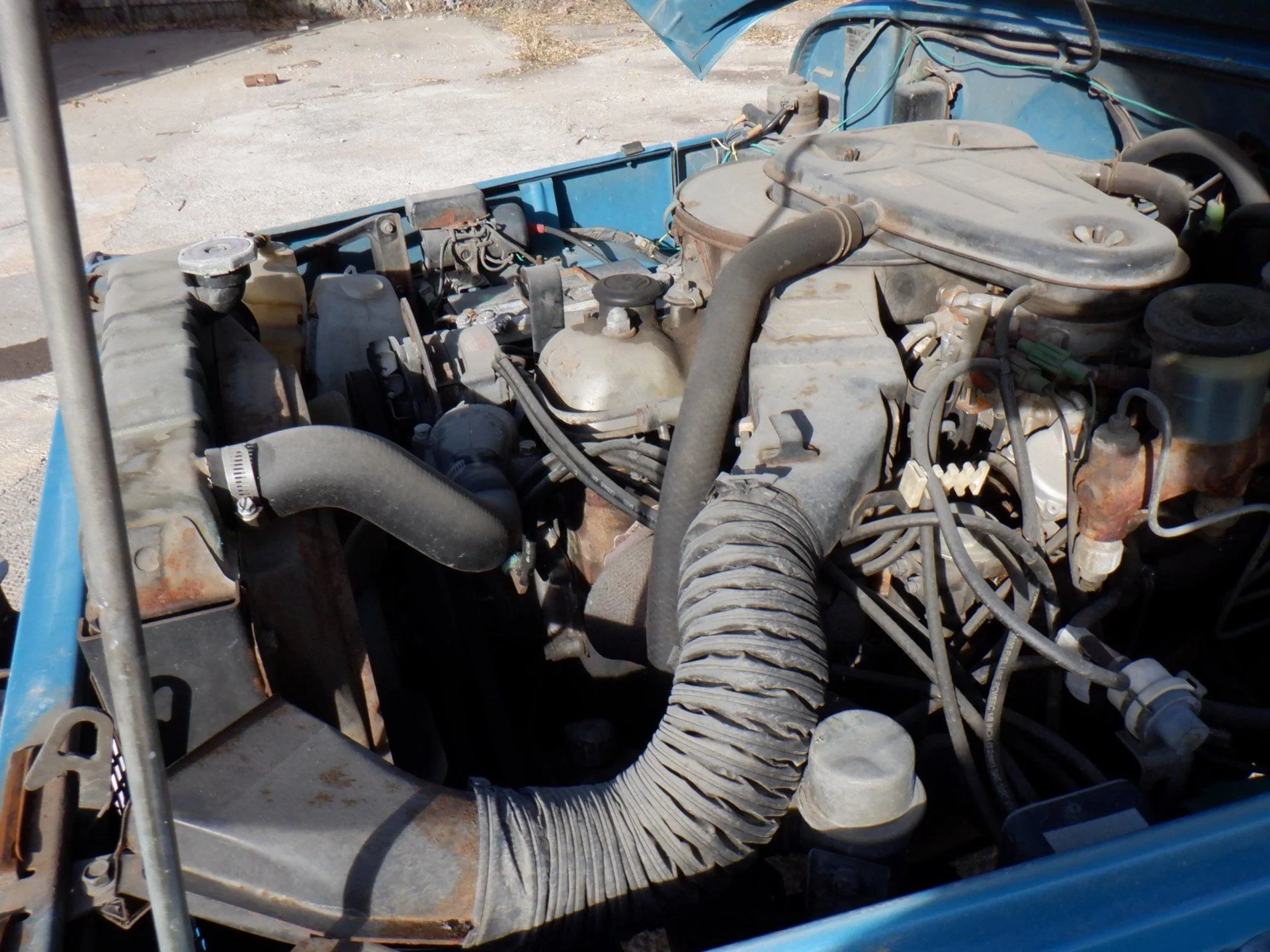 1978 FJ40 - engine2.jpg
