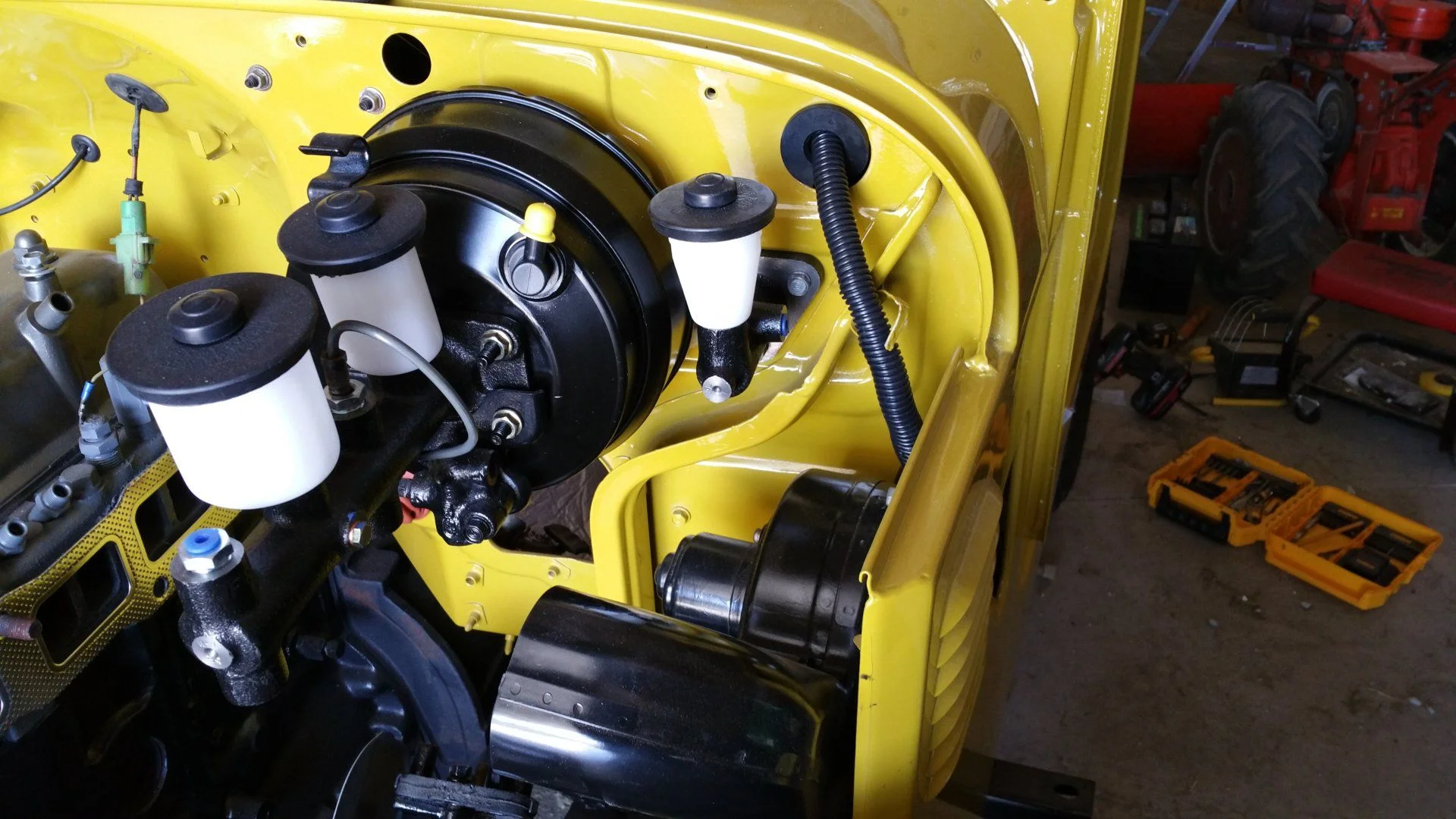 1978 fj40 master cylinder.webp