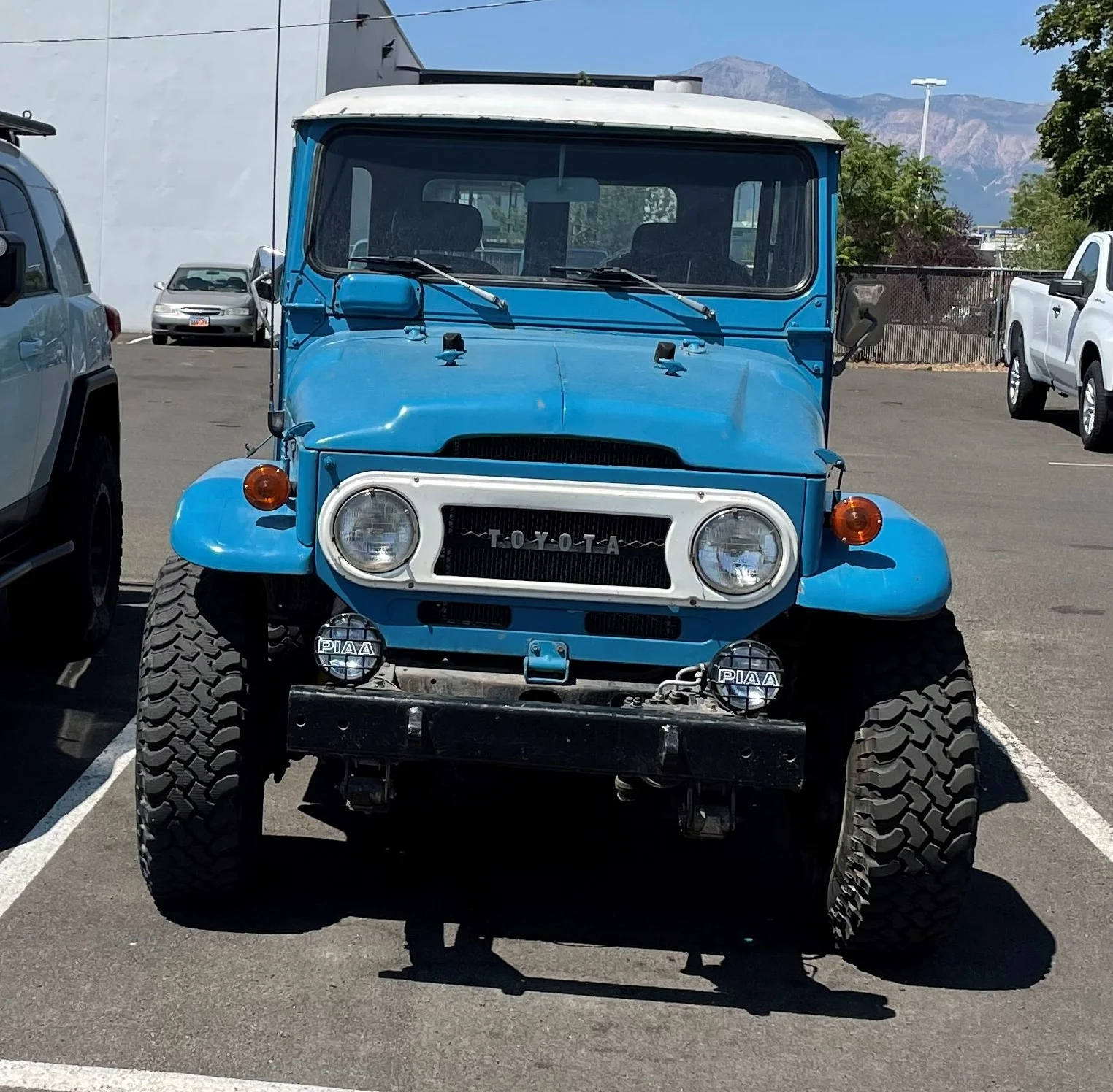 1978FJ40frontv.webp