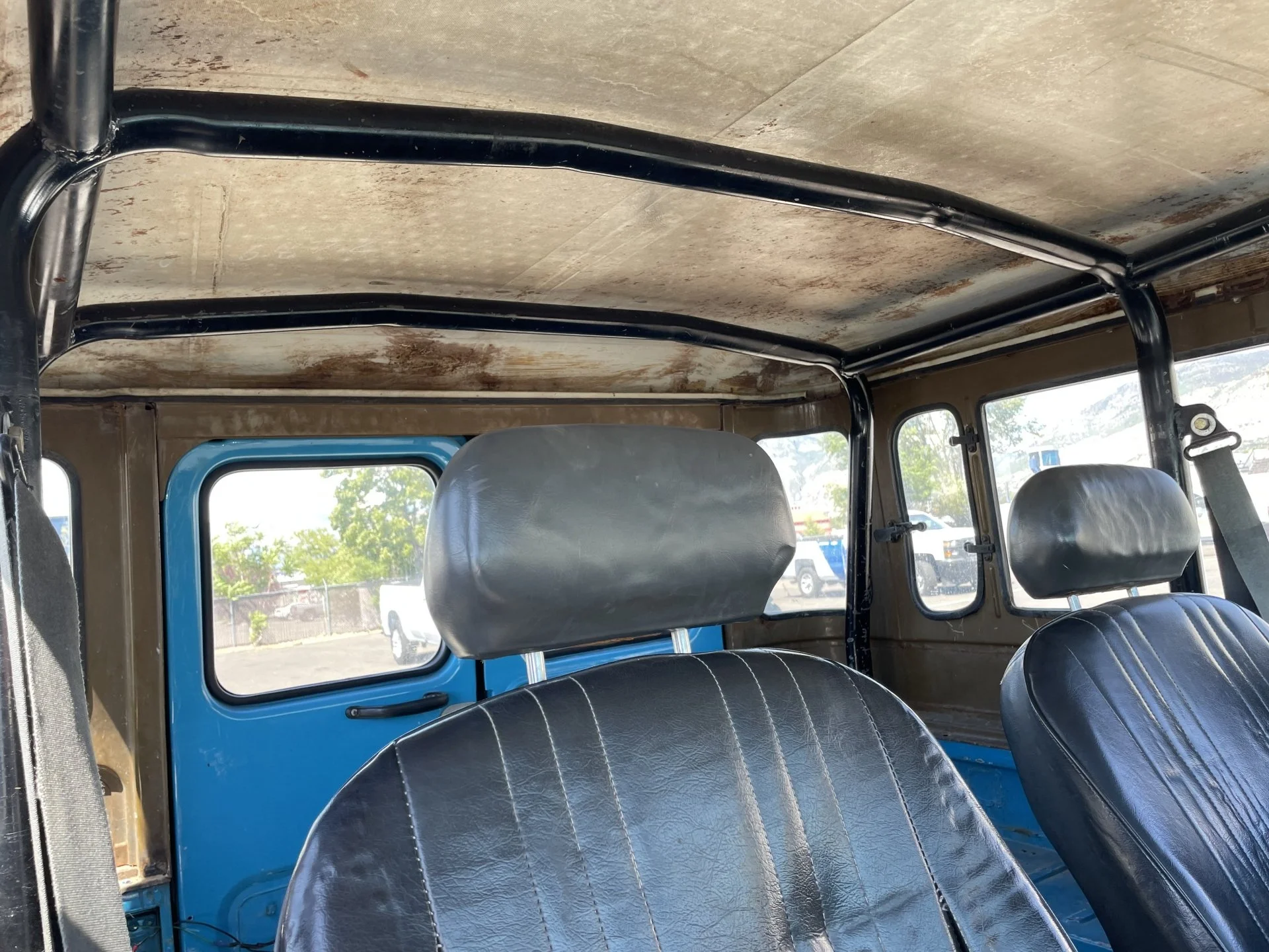 1978fj40insiderollCage.webp