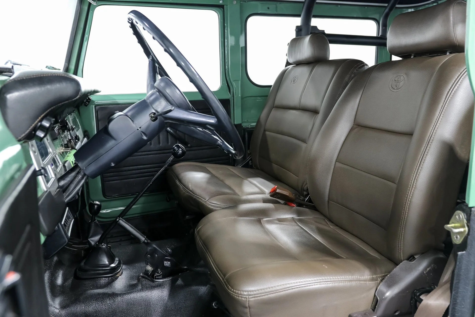 1980-toyota-fj-40-land-cruiser-12.webp