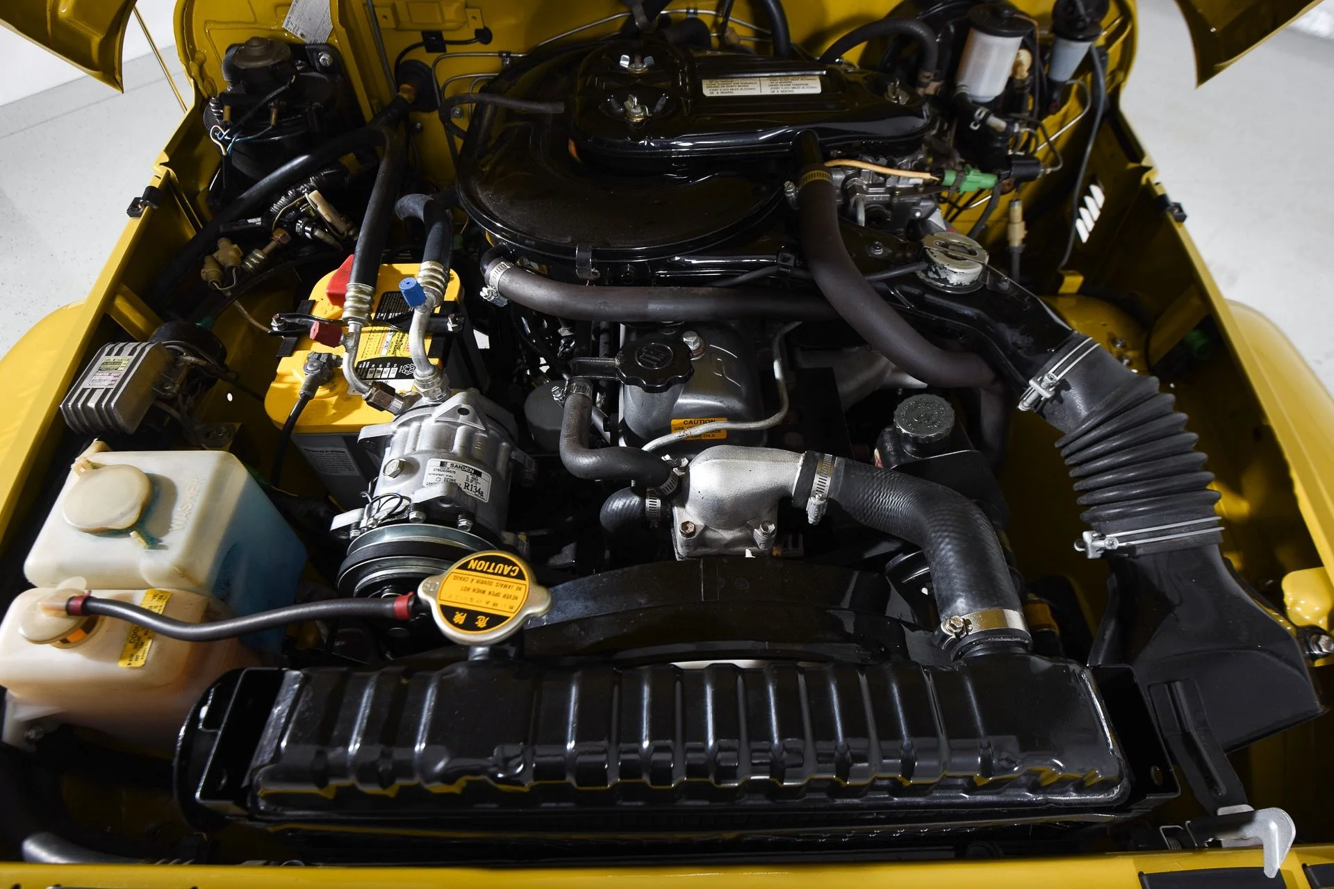 1981 40 engine bay.jpg