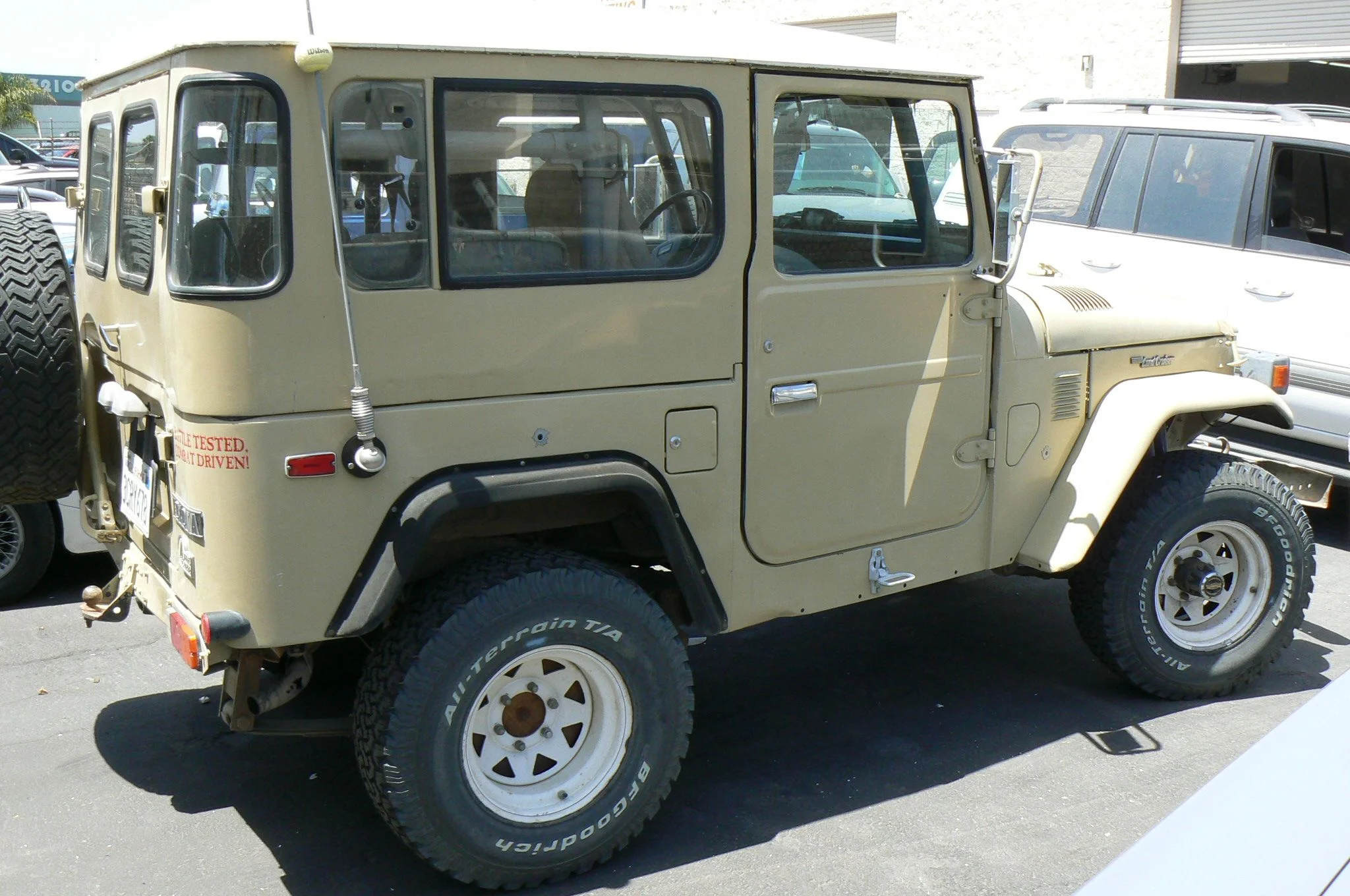 1983 fj tan right side.webp