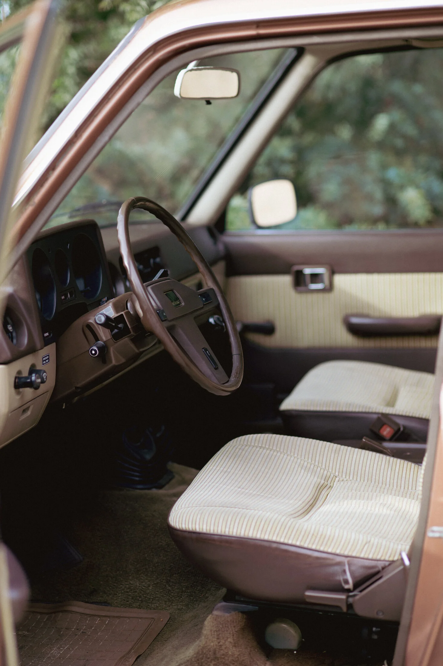 1983-fj60-landcruiser-8_53407309675_o.webp