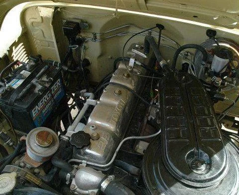 1984_Toyota_Land_Cruiser_HJ47_Troop_Carrier_Troopie_Engine_1.webp