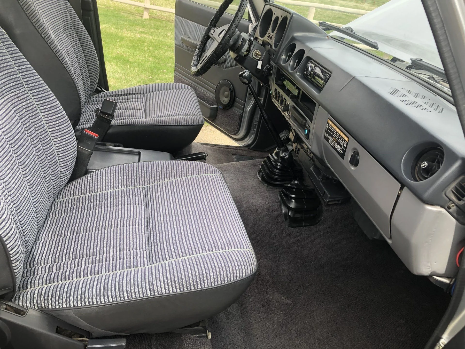 1985ToyotaFJ60Silver_JT3FJ60G3F1131325 (103).webp