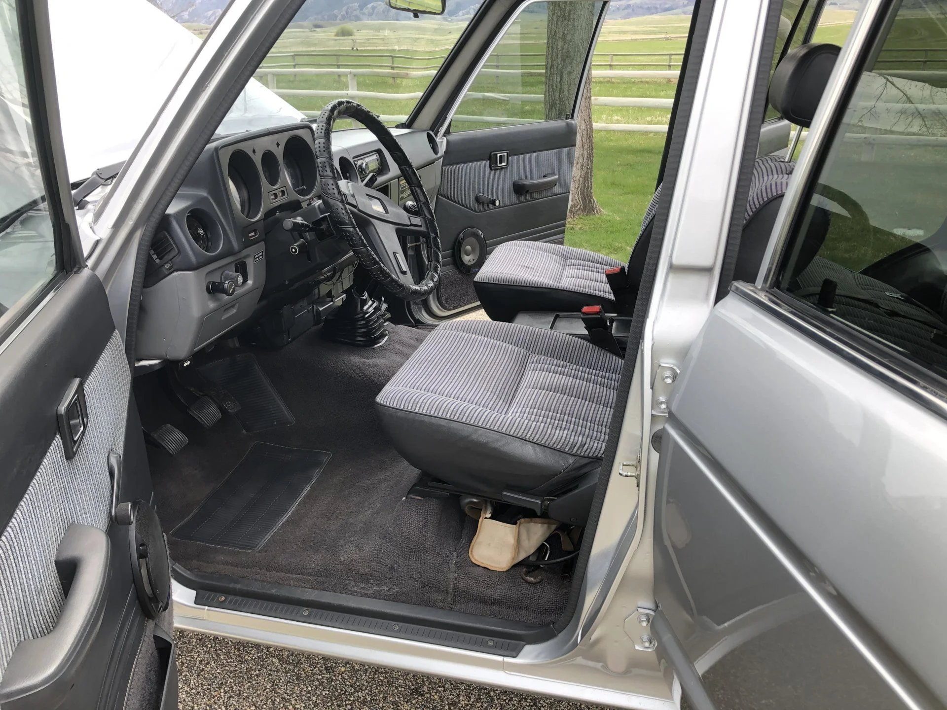 1985ToyotaFJ60Silver_JT3FJ60G3F1131325 (85).webp