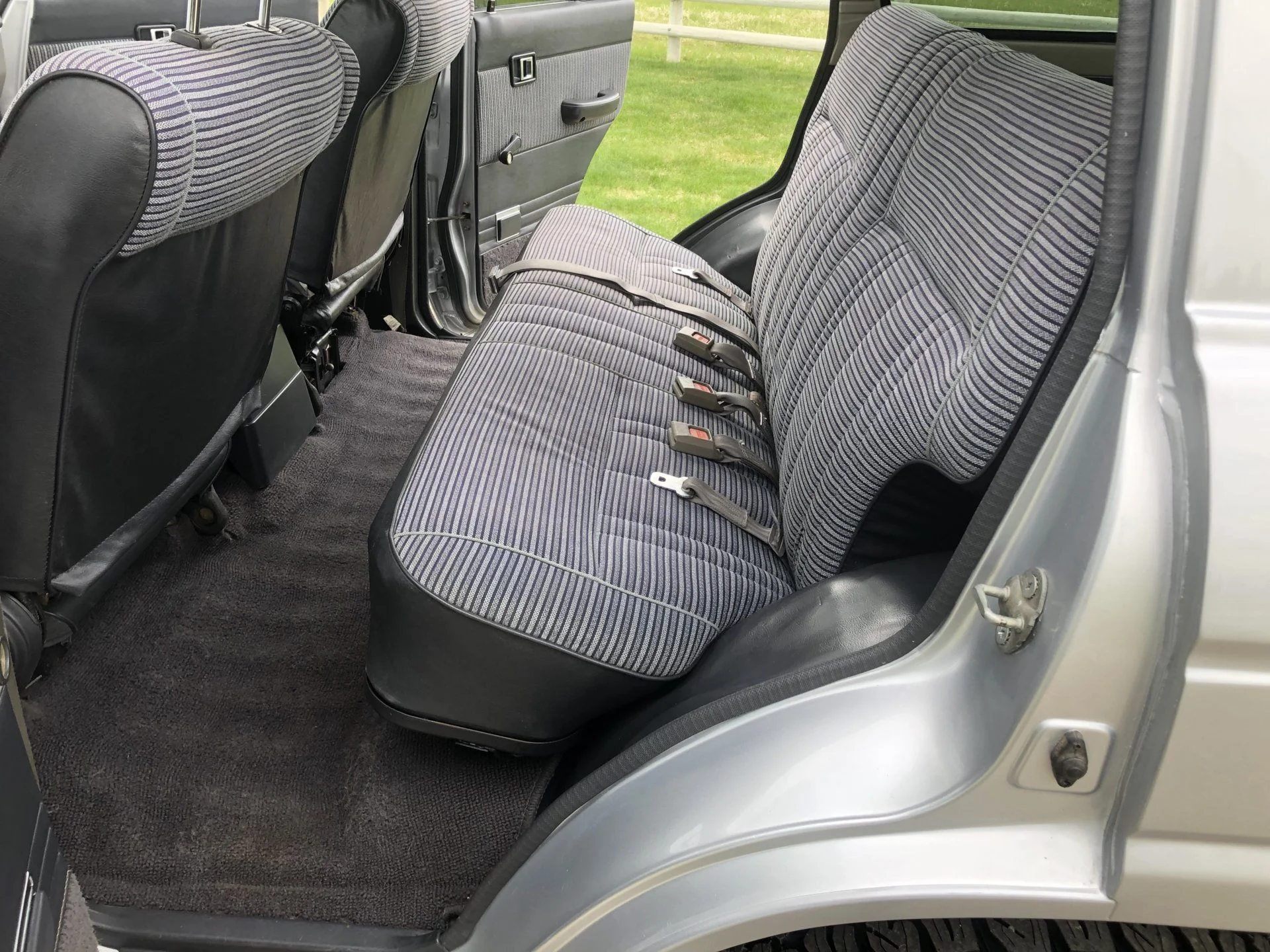 1985ToyotaFJ60Silver_JT3FJ60G3F1131325 (88).webp