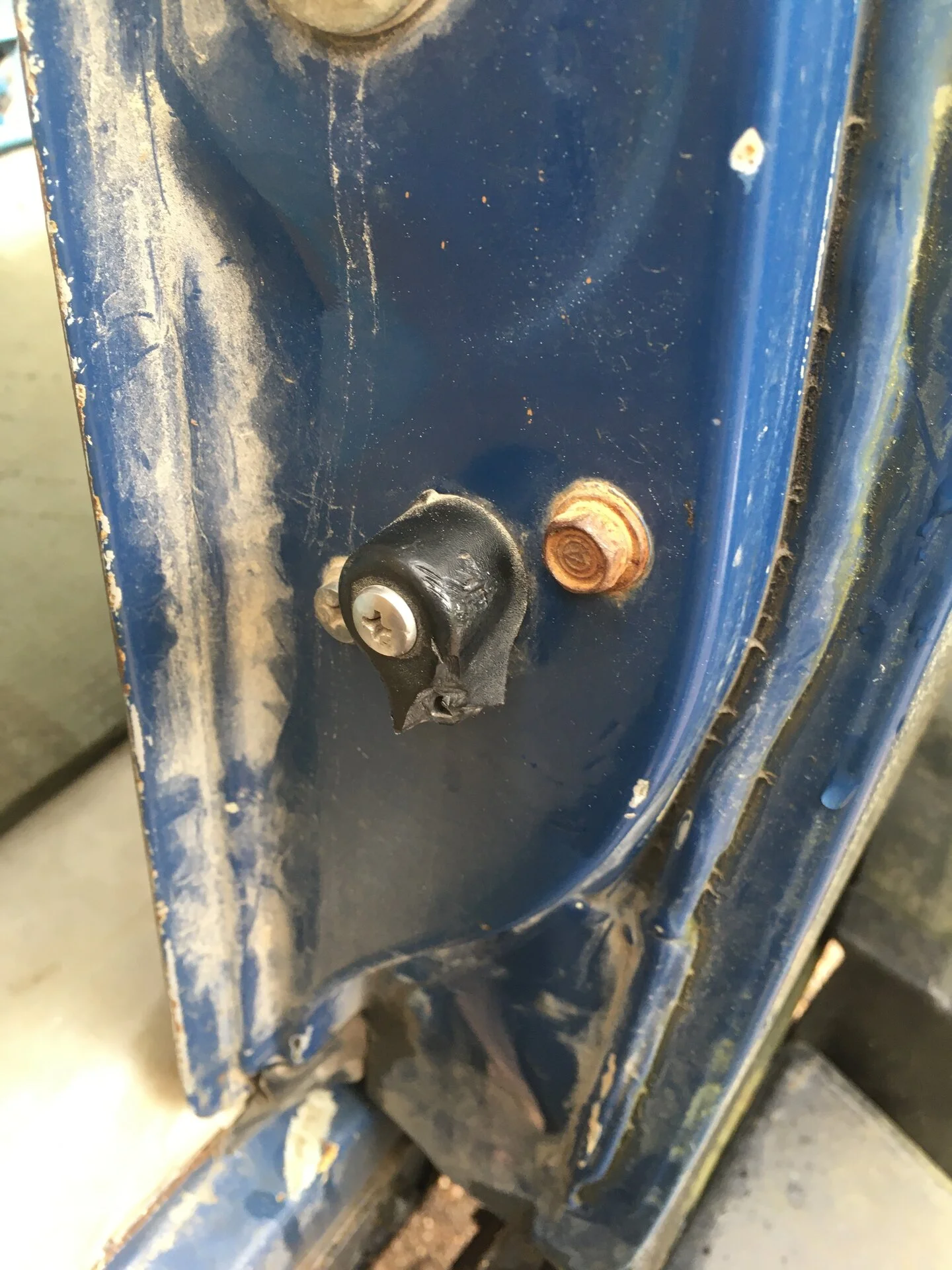 1986 BJ73 rear door latchJPG.JPG