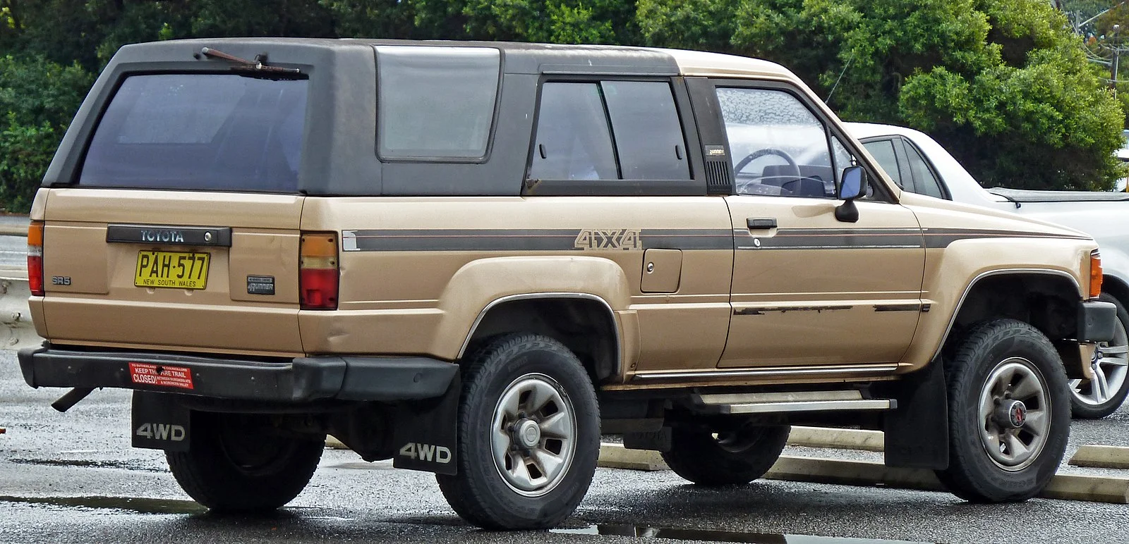 1987-1989_Toyota_Hilux_4Runner_SR5_wagon_03.webp