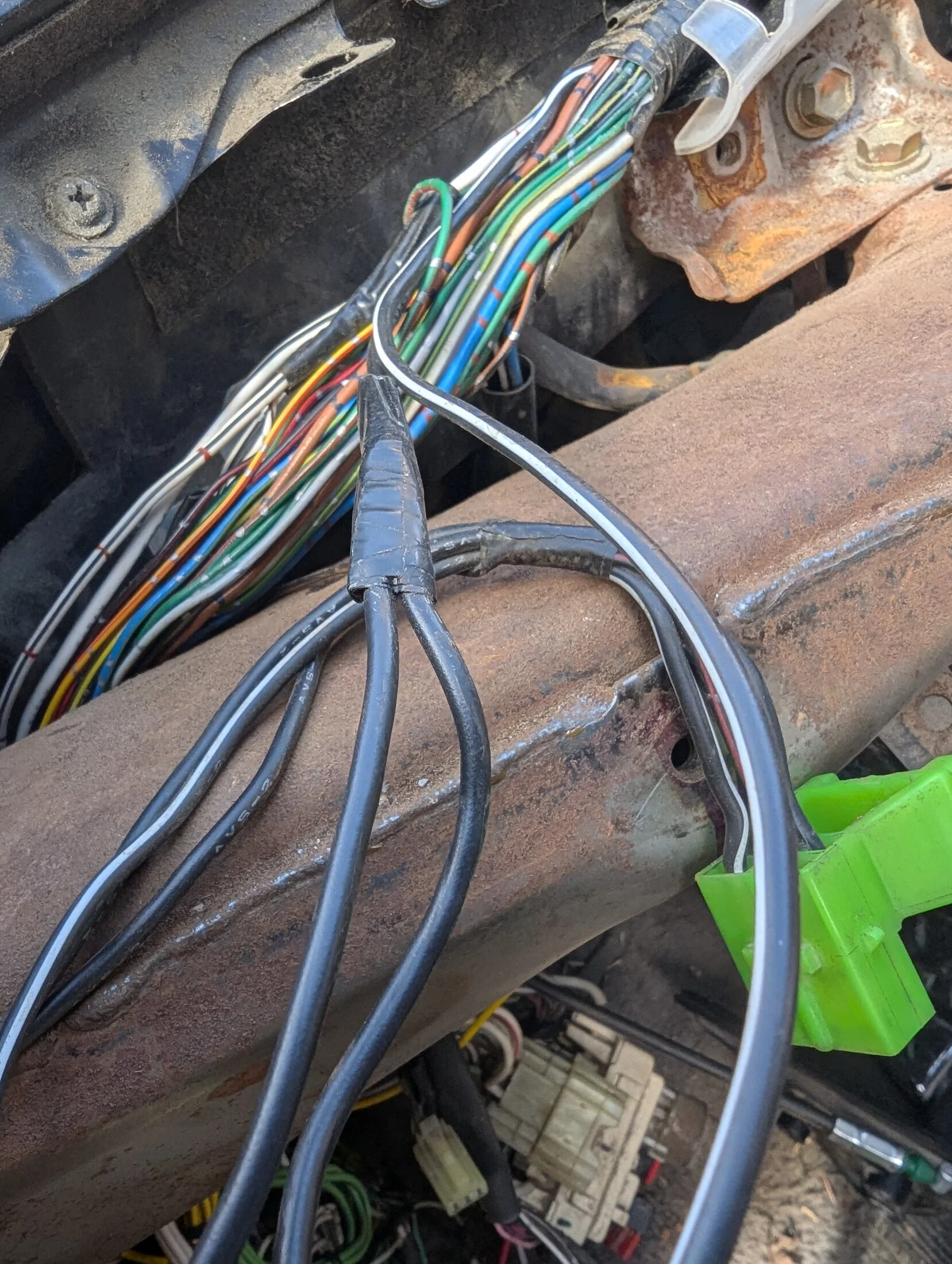 1990 22RE Starting circuit splice to relay.webp