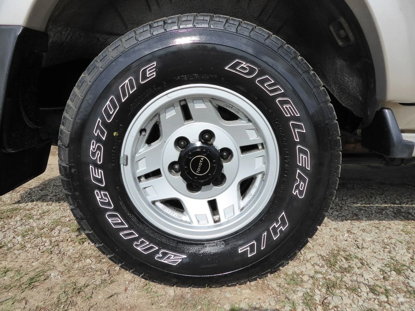 1992-Toyota-Land-Cruiser-FJ80-8-1.webp