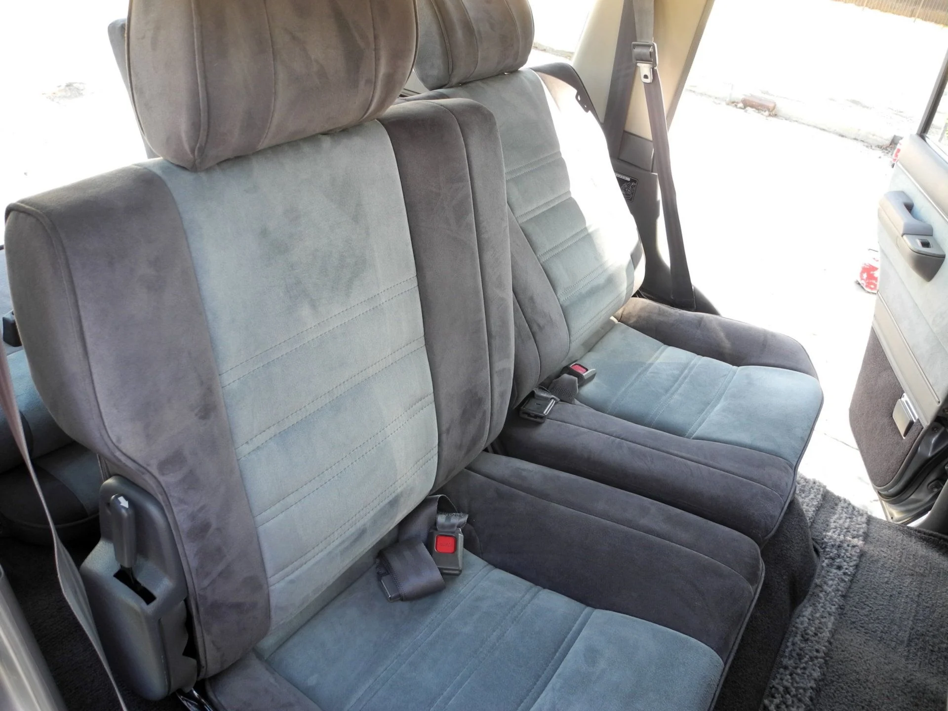 1992_toyota_land_cruiser_split rear folding seat.webp