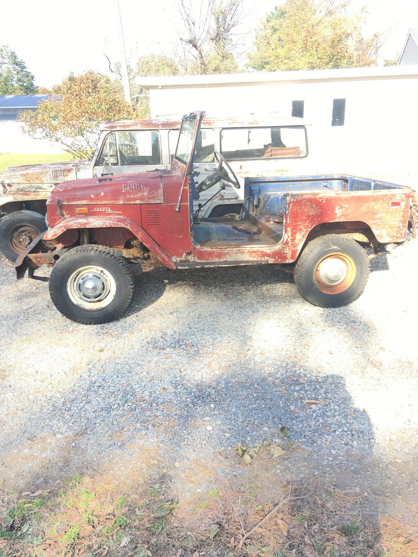 73 FJ40  2F Engine & 4 Speed Transmission & Split Transfer case with 160k out of a 84 FJ60 Lowered Price